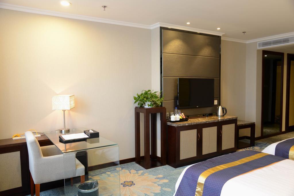 Best Western Hotel Yantai Room photo